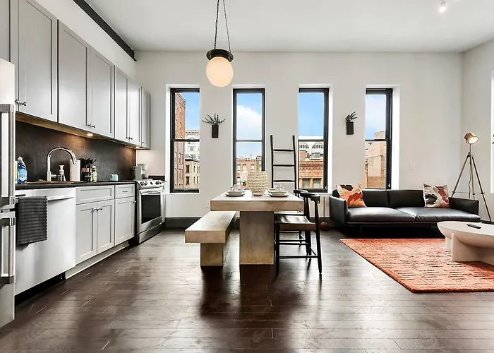 Elegant 2br In The Vibrant Heart Of *