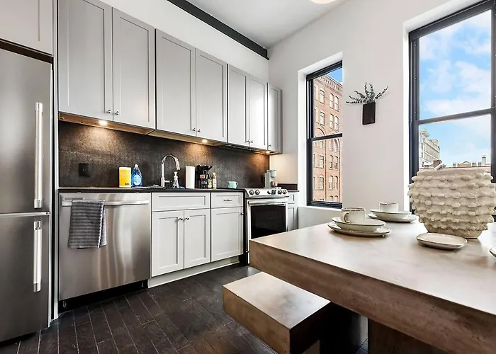 Apartment Elegant 2br In The Vibrant Heart Of