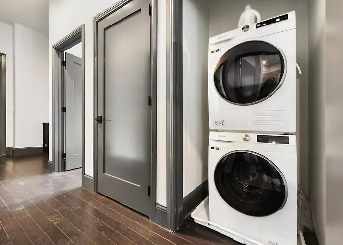 Elegant 2br In The Vibrant Heart Of
