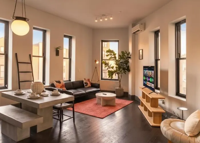 Elegant 2br In The Vibrant Heart Of Apartment *